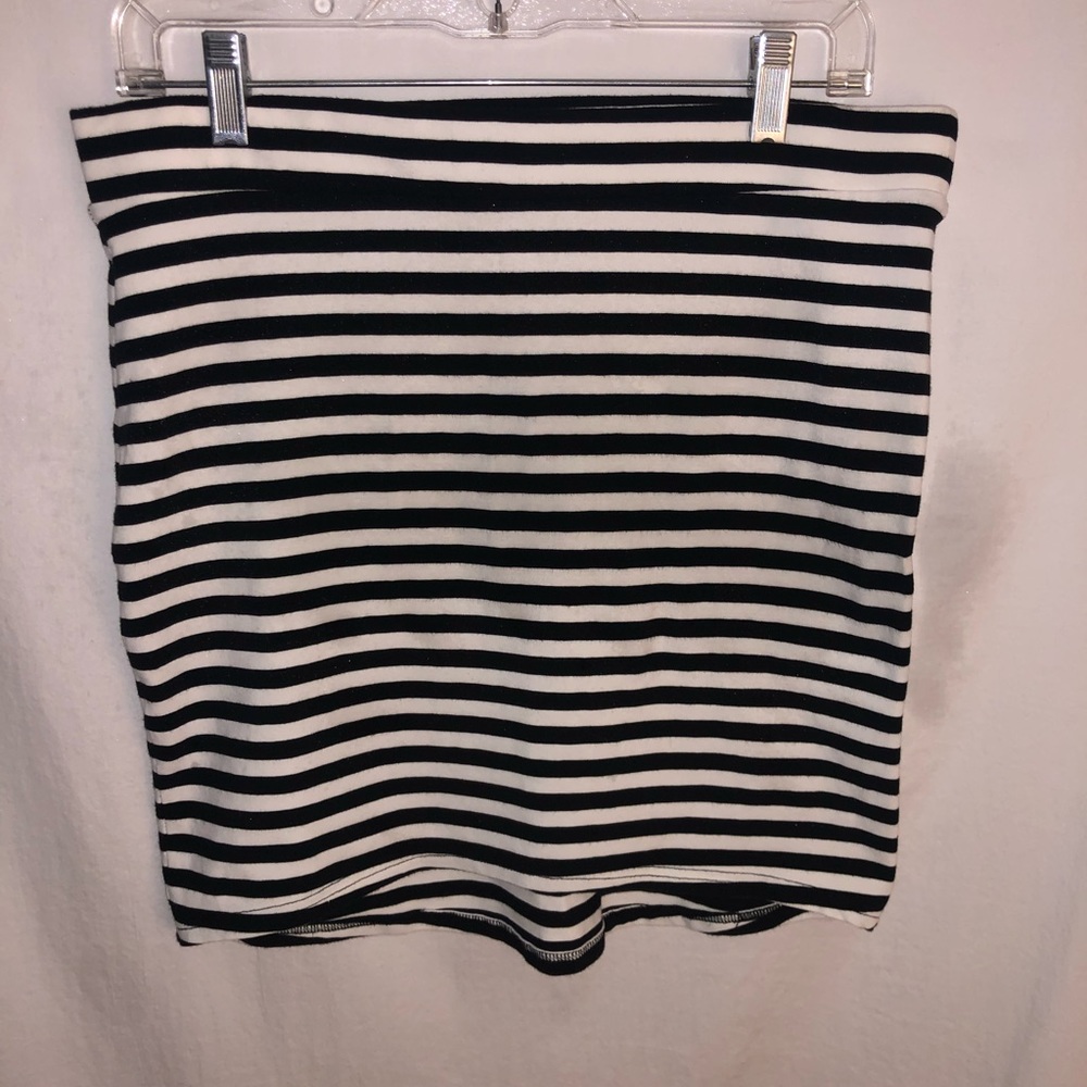 H&M Black/White Striped Skirt/Top in Women’s EUC